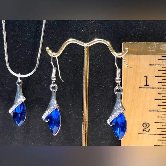 VINTAGE necklace and earring set Silver Blue teardrop crystal Upcycled Elegant - Picture 13 of 14